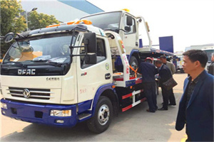 化州汽车道路救援拖车价格